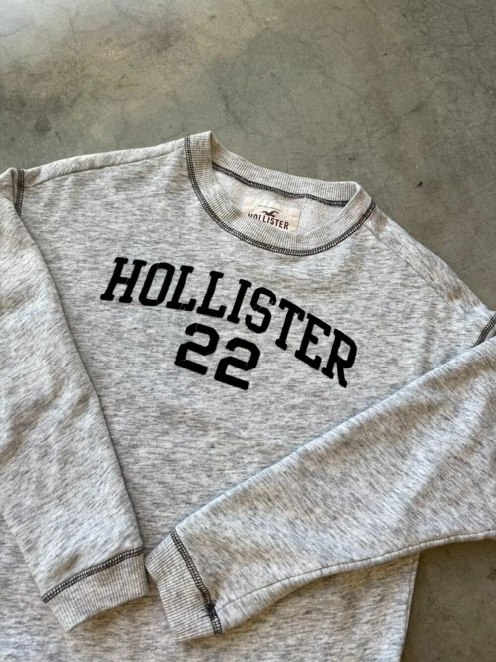 Hollister California Crewneck Sweatshirt Women's XS Oatmeal Grey Boxy Cropped